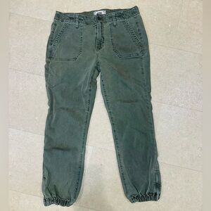 PAIGE size 27 (6 / 8) Mayslie Jogger / Capri in Green